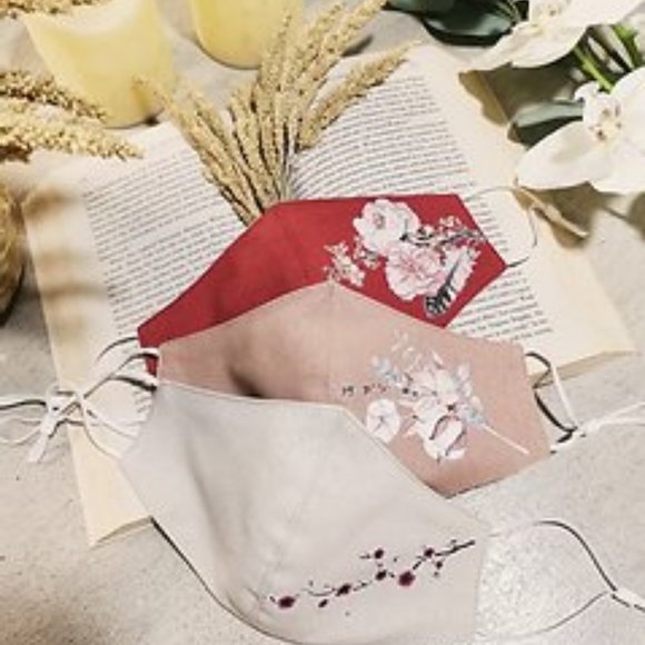 3 Pack Sakura Painted Linen Face Masks - Picture 4 of 10